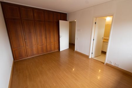 Apartamento à venda com 450m², 6 quartos e 3 vagasSuíte 4