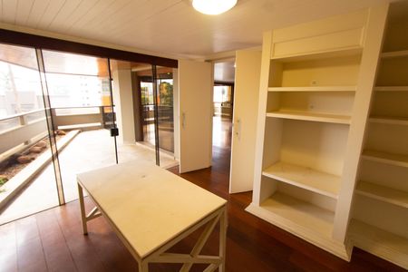 Apartamento à venda com 450m², 6 quartos e 3 vagasEscritório