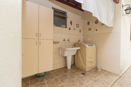 Casa à venda com 180m², 4 quartos e 1 vagaÁrea de Serviço