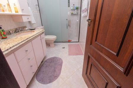 Casa à venda com 180m², 4 quartos e 1 vagaBanheiro