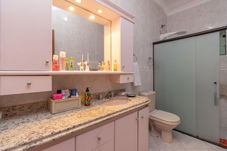 Casa à venda com 180m², 4 quartos e 1 vagaBanheiro