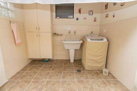 Casa à venda com 180m², 4 quartos e 1 vagaÁrea de Serviço