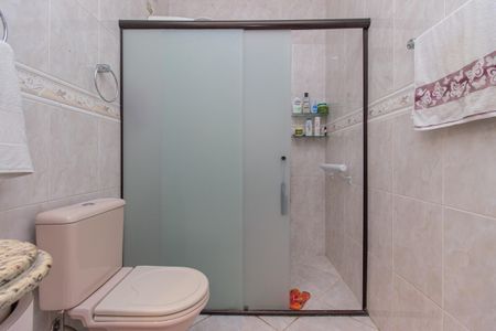 Casa à venda com 180m², 4 quartos e 1 vagaBanheiro