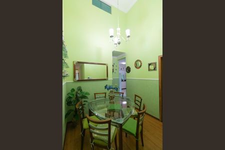 Casa à venda com 112m², 5 quartos e 2 vagas Casa à venda com 112m², 5 quartos e 2 vagasSala de Jantar