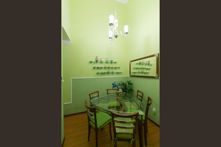 Casa à venda com 112m², 5 quartos e 2 vagas Casa à venda com 112m², 5 quartos e 2 vagasSala de Jantar