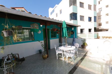 Casa à venda com 112m², 5 quartos e 2 vagas Casa à venda com 112m², 5 quartos e 2 vagasVaranda