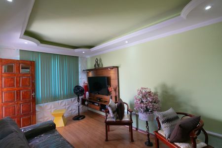 Casa à venda com 112m², 5 quartos e 2 vagas Casa à venda com 112m², 5 quartos e 2 vagasSala