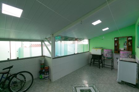 Casa à venda com 112m², 5 quartos e 2 vagas Casa à venda com 112m², 5 quartos e 2 vagasVaranda