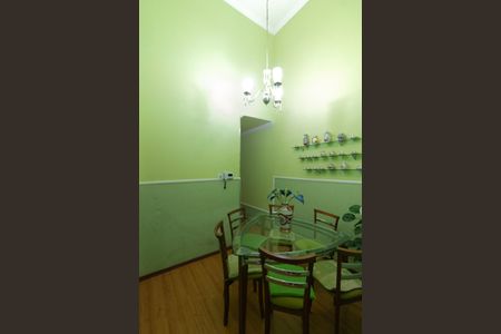 Casa à venda com 112m², 5 quartos e 2 vagas Casa à venda com 112m², 5 quartos e 2 vagasSala de Jantar