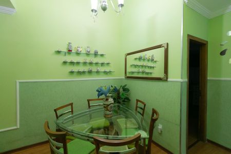 Casa à venda com 112m², 5 quartos e 2 vagas Casa à venda com 112m², 5 quartos e 2 vagasSala de Jantar