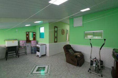 Casa à venda com 112m², 5 quartos e 2 vagas Casa à venda com 112m², 5 quartos e 2 vagasVaranda