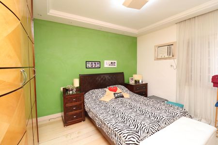 Casa à venda com 384m², 4 quartos e 2 vagasSuíte 1