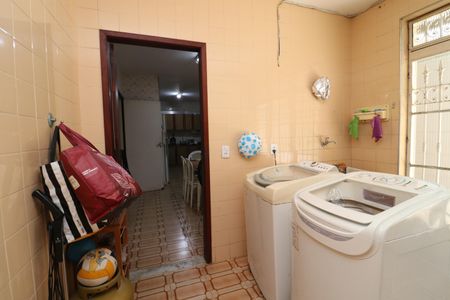 Casa à venda com 384m², 4 quartos e 2 vagasÁrea de Serviço