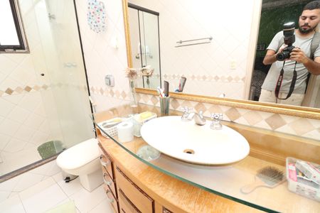 Casa à venda com 384m², 4 quartos e 2 vagasBanheiro da Suíte 1