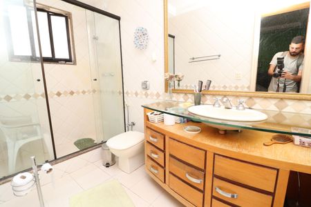 Casa à venda com 384m², 4 quartos e 2 vagasBanheiro da Suíte 1