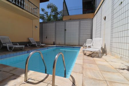 Casa à venda com 384m², 4 quartos e 2 vagasÁrea externa