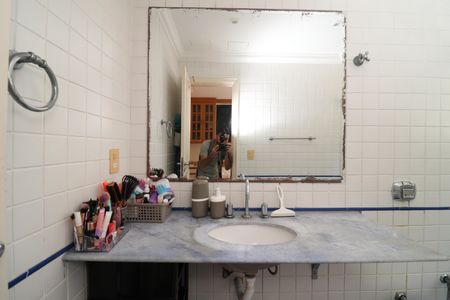 Casa à venda com 384m², 4 quartos e 2 vagasBanheiro da Suíte 2