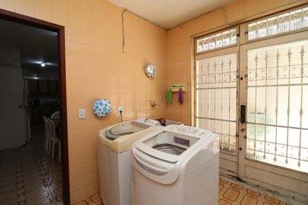 Casa à venda com 384m², 4 quartos e 2 vagasÁrea de Serviço