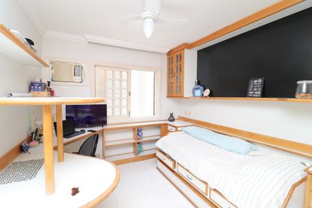 Casa à venda com 384m², 4 quartos e 2 vagasSuíte 2