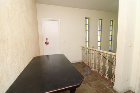 Casa à venda com 384m², 4 quartos e 2 vagasCorredor