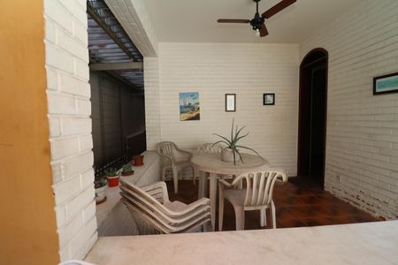 Casa à venda com 384m², 4 quartos e 2 vagasÁrea externa