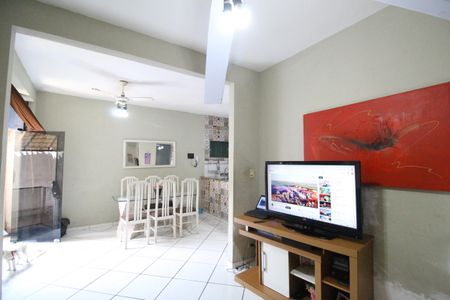 Casa à venda com 200m², 1 quarto e 4 vagasSala
