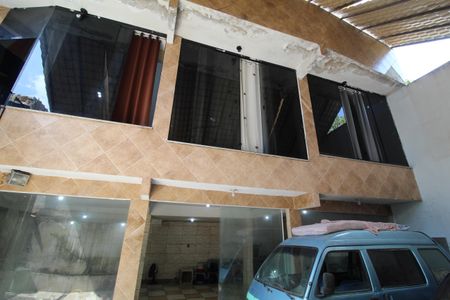 Casa à venda com 200m², 1 quarto e 4 vagasFrente da casa