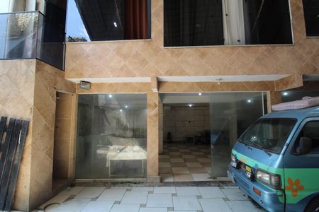 Casa à venda com 200m², 1 quarto e 4 vagasFrente da casa