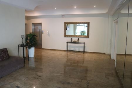 Apartamento à venda com 200m², 4 quartos e 2 vagasHall social