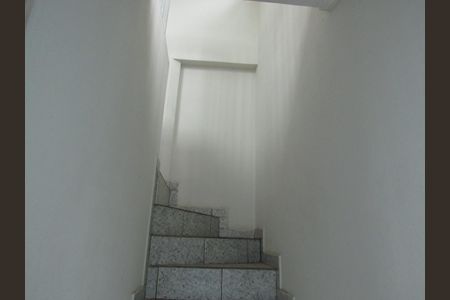 Casa à venda com 350m², 2 quartos e 2 vagasEscada