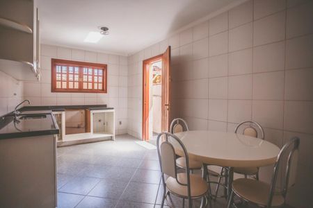 Casa à venda com 180m², 3 quartos e 2 vagasCozinha