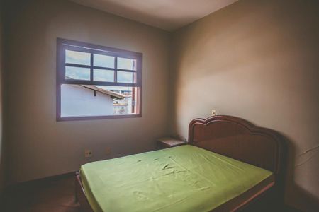 Casa à venda com 180m², 3 quartos e 2 vagasSuíte