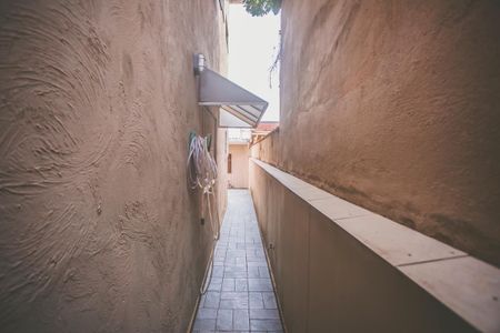 Casa à venda com 180m², 3 quartos e 2 vagasCorredor Lateral 