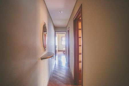 Casa à venda com 180m², 3 quartos e 2 vagasCorredor - Quartos