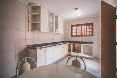 Casa à venda com 180m², 3 quartos e 2 vagasCozinha