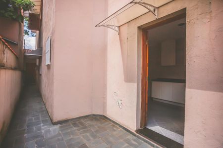 Casa à venda com 180m², 3 quartos e 2 vagasCorredor Lateral 