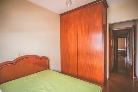 Casa à venda com 180m², 3 quartos e 2 vagasSuíte