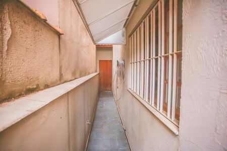 Casa à venda com 180m², 3 quartos e 2 vagasCorredor Lateral 