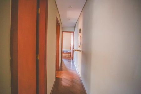 Casa à venda com 180m², 3 quartos e 2 vagasCorredor - Quartos