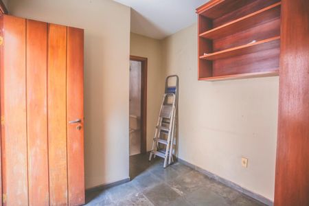 Casa à venda com 180m², 3 quartos e 2 vagasQuarto de Serviço