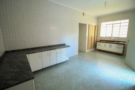 Casa à venda com 320m², 4 quartos e 1 vaga Casa à venda com 320m², 4 quartos e 1 vagaCozinha