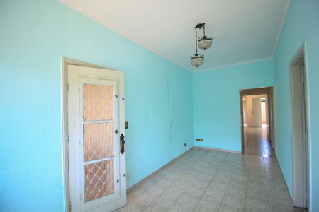 Casa à venda com 320m², 4 quartos e 1 vaga Casa à venda com 320m², 4 quartos e 1 vagaSala