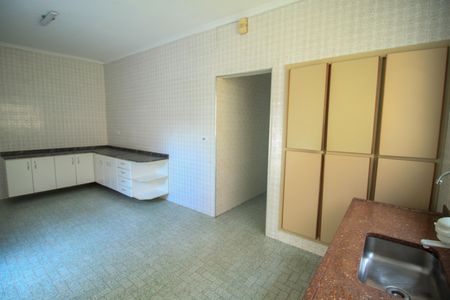 Casa à venda com 320m², 4 quartos e 1 vaga Casa à venda com 320m², 4 quartos e 1 vagaCozinha