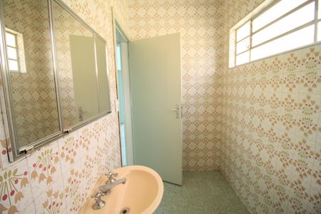 Casa à venda com 320m², 4 quartos e 1 vaga Casa à venda com 320m², 4 quartos e 1 vagaBanheiro