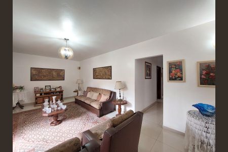 Casa à venda com 148m², 3 quartos e 4 vagas Casa à venda com 148m², 3 quartos e 4 vagasSala