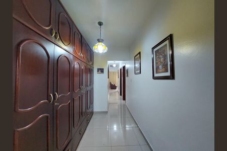 Casa à venda com 148m², 3 quartos e 4 vagas Casa à venda com 148m², 3 quartos e 4 vagasCorredor