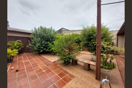 Casa à venda com 148m², 3 quartos e 4 vagas Casa à venda com 148m², 3 quartos e 4 vagasQuintal