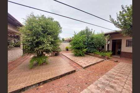 Casa à venda com 148m², 3 quartos e 4 vagas Casa à venda com 148m², 3 quartos e 4 vagasQuintal