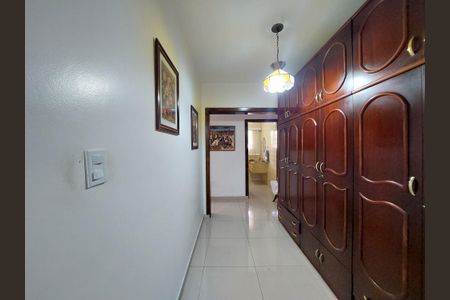 Casa à venda com 148m², 3 quartos e 4 vagas Casa à venda com 148m², 3 quartos e 4 vagasCorredor