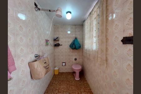 Casa à venda com 148m², 3 quartos e 4 vagas Casa à venda com 148m², 3 quartos e 4 vagasBanheiro da Edícula